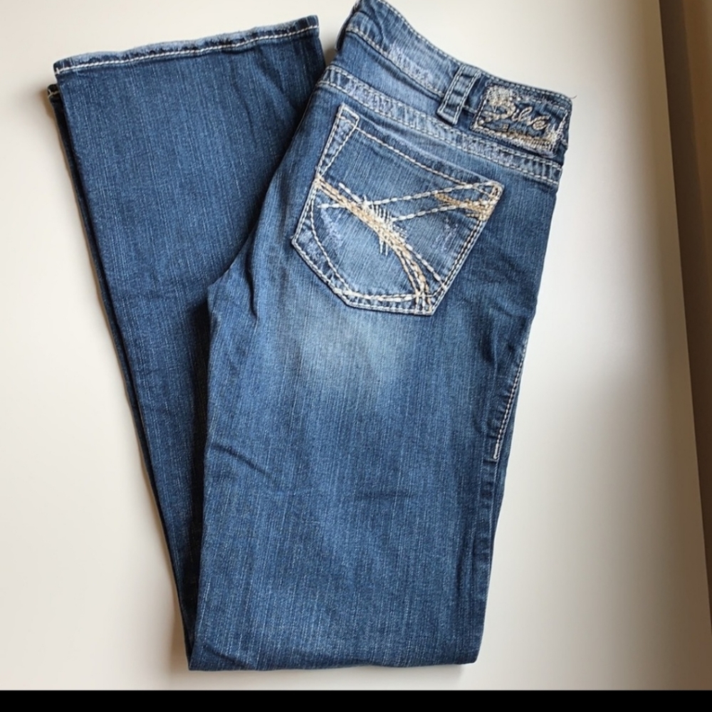 Silver jeans Tuesday distressed